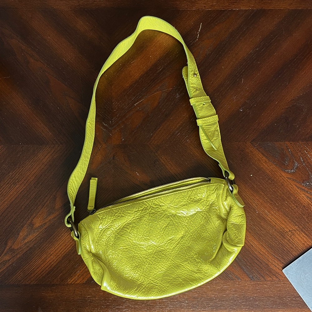 Free People bright yellow shoulder bag

#statementbag#accessory